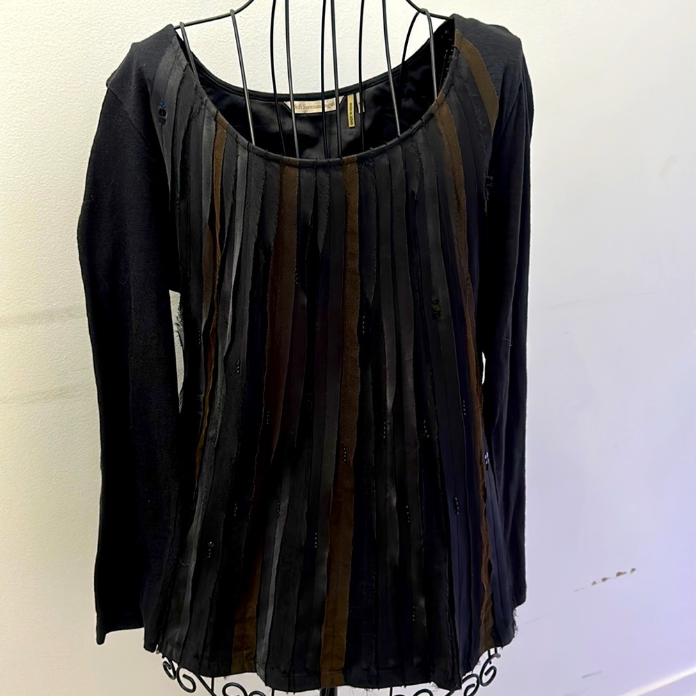 SOFT SURROUNDINGS black and slight brown dressy tshirt style top